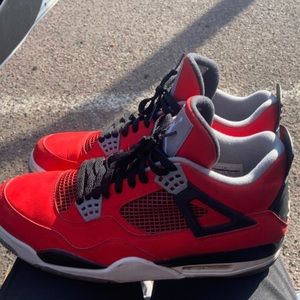 Jordan retro 4 taros